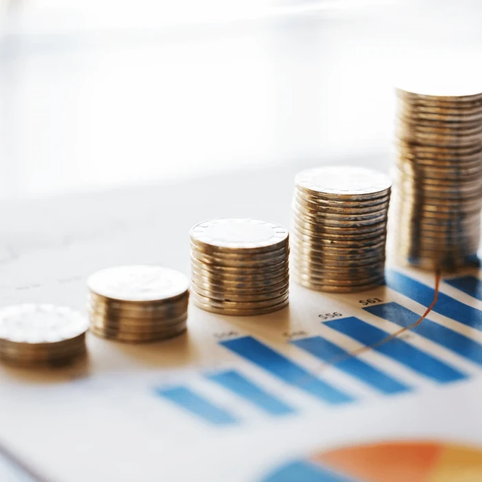 Piles of coins and an increasing bar chart
